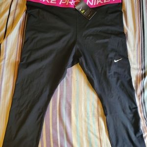 NWT Black and Pink Nike leggings plus size